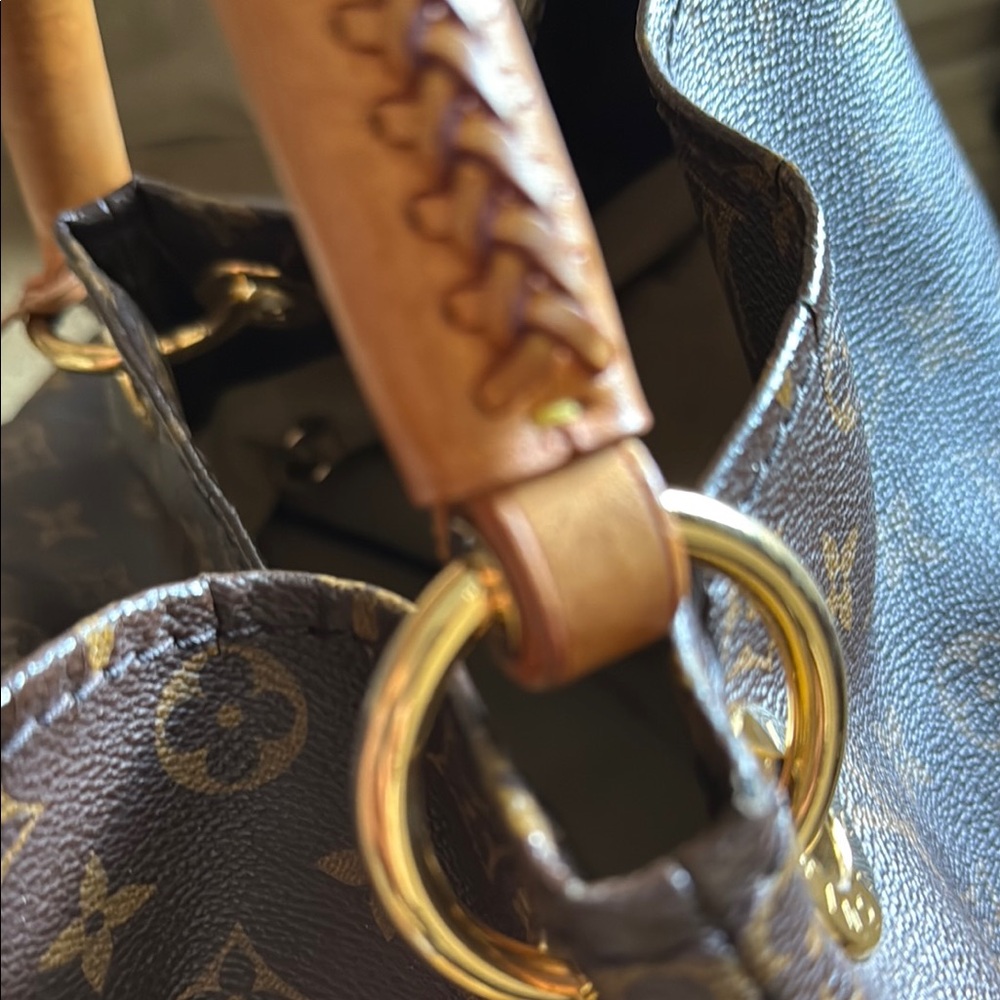 Louis Vuitton Brown Monogram Shoulder Bag with Vachetta Leather - Picture 4 of 8